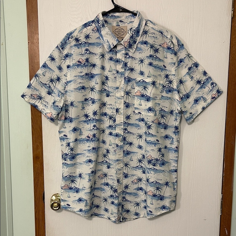 St. John’s Bay Tropical Blue and White Men's Short Sleeved Shirt Size XL